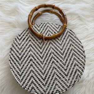 Chic Black and White Chevron Round Bag